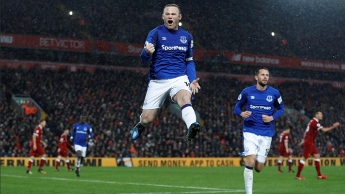 Jamie Carragher Bela Keputusan Penalti Untuk Everton