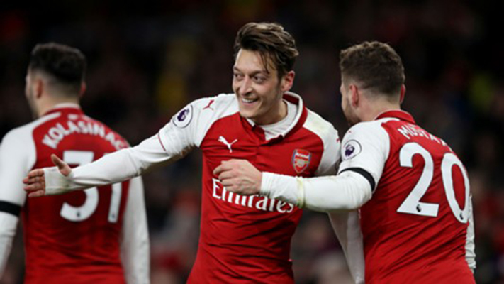 Aaron Ramsey Angkat Topi Untuk Mesut Ozil Kemarin