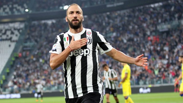 Gianluigi Buffon Sanjung Komitmen dan Kontribusi Higuain