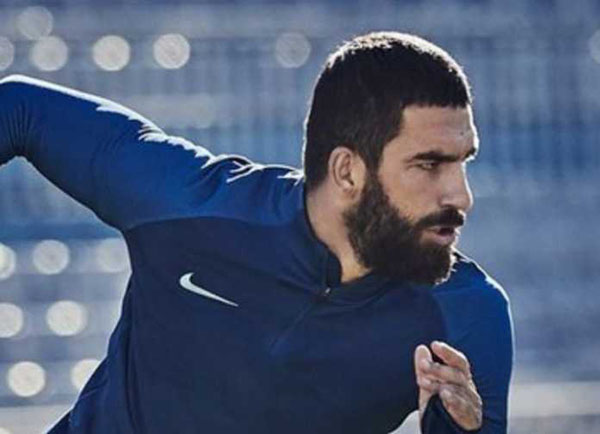 Barcelona Siap Rugi Besar Demi Bisa Lepas Arda Turan