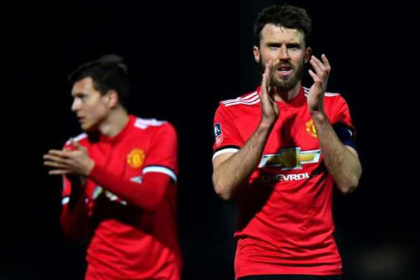 Michael Carrick Disambut Fans Man United di Yeovil Town