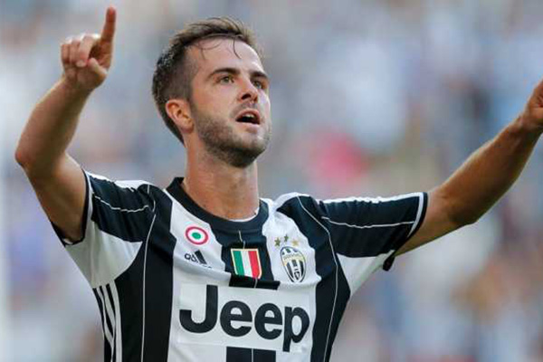 Real Madrid dan Barcelona Minati Bintang Juventus Miralem Pjanic