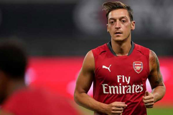 Man United Persilahkan Jose Mourinho Datangkan Mesut Ozil