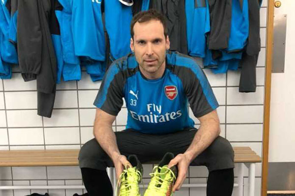 Petr Cech Makin Cemaskan Puasa Kemenangan Arsenal
