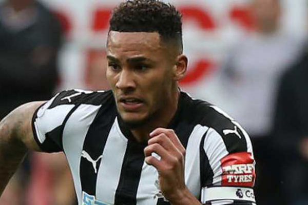 Rafa Benitez Tak Akan Biarkan Jamaal Lascelles Dibajak Chelsea