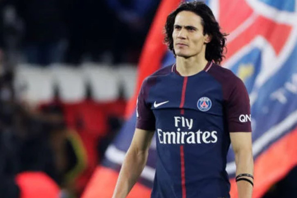 Edinson Cavani Beri Tantangan ke Cristiano Ronaldo