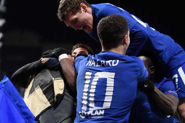 Cesar Azpilicueta Harap Chelsea Lebih Beruntung di Camp Nou