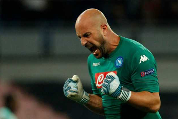 Fans AC Milan Cemas Pepe Reina Jalani Tes Medis
