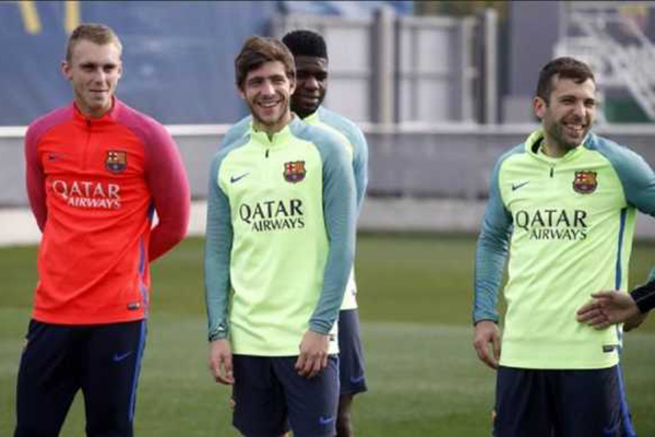 Andres Iniesta dan Sergi Roberto Bersiap Hadapi Chelsea