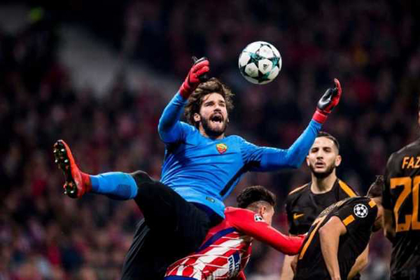 Real Madrid Saingi Liverpool Demi Datangkan Kiper AS Roma